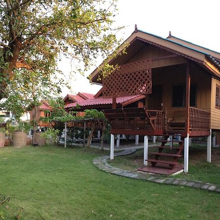 The Little Lopburi Village Екстер'єр фото