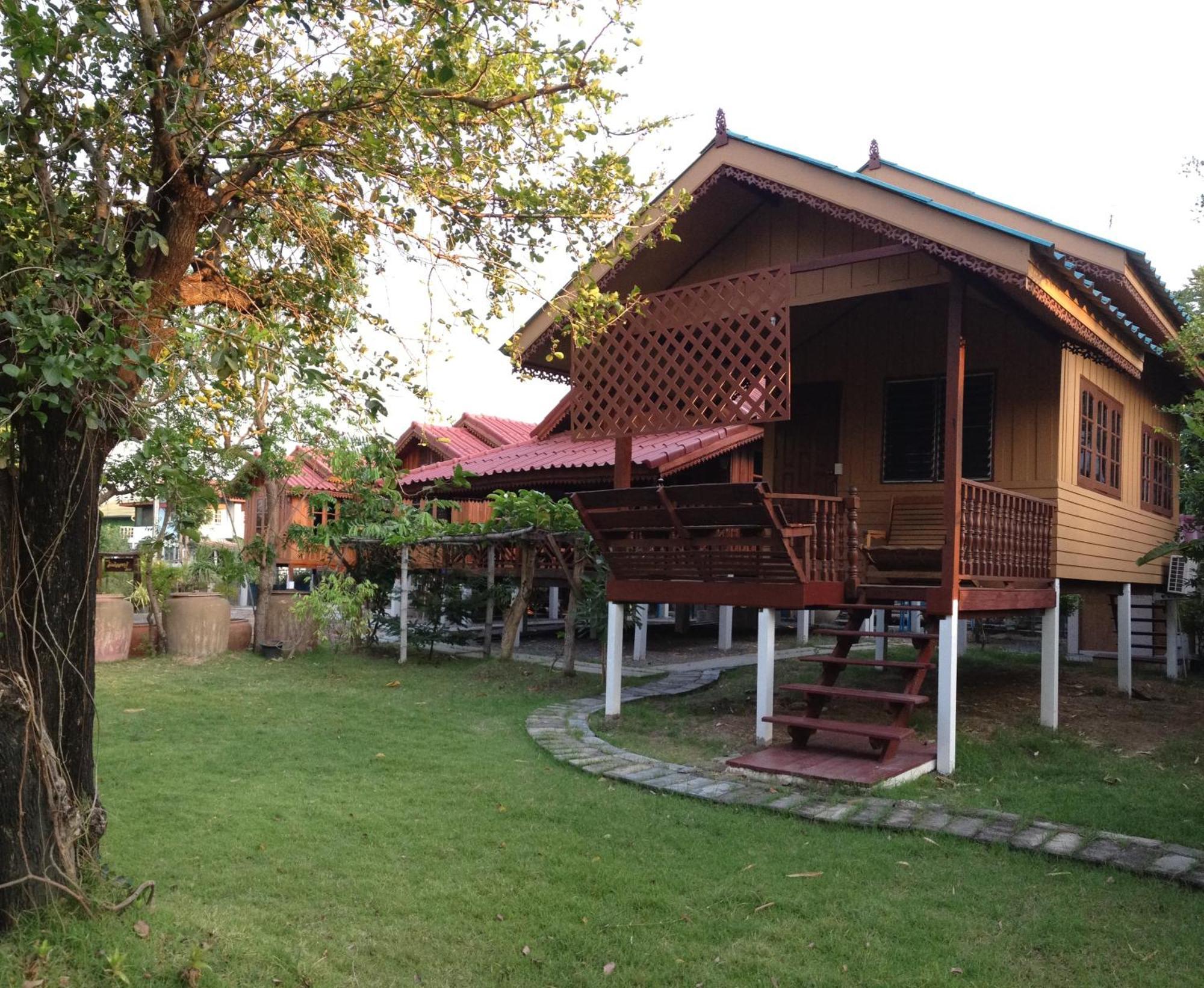 The Little Lopburi Village Екстер'єр фото